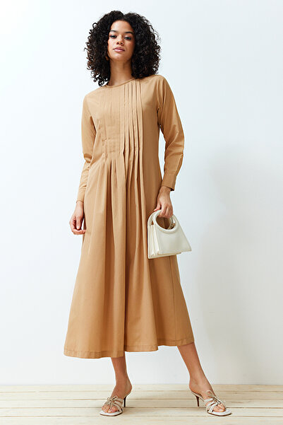 Trendyol Modest Μπεζ πλισέ λεπτομερές άνετο υφαντό φόρεμα TCTSS24EB00128