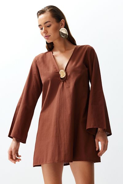 Trendyol Collection Hnědé mini tkané bavlněné plážové šaty s mušlí a extraアクセサリ