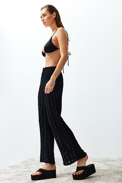 Trendyol Collection Schwarze Strandhose in Strickoptik TBESS24PL00001