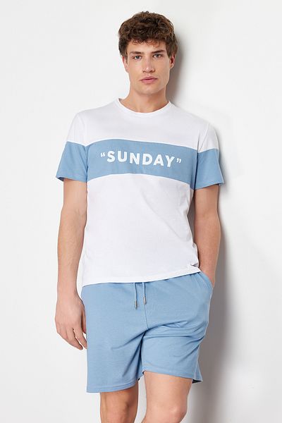 Trendyol Collection Blaues Pyjama-Set mit Slogan-Aufdruck in normaler Passform und gestrickten Shorts TMNSS24PT00002