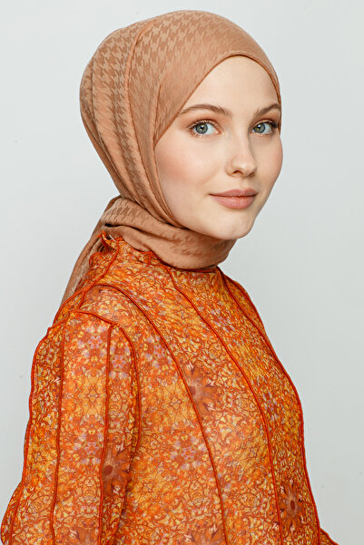 VALORSCARF شال منقوش باللون البيج البسكويت