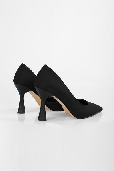 Shoeberry Lucas Schwarz Matt Satin Asymmetrische Schnitt Stöckelschuhe für Damen