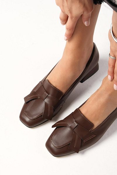 Mio Gusto Жіночі туфлі Brenda Brown Box Toe на коротких підборах