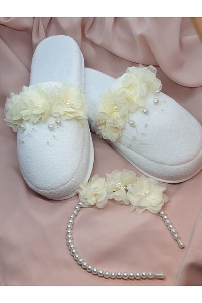 Melkady Aksesuar Melkady 233lkr - Floral Maternity Slippers and Pearl Crown Set (Piece of 2)