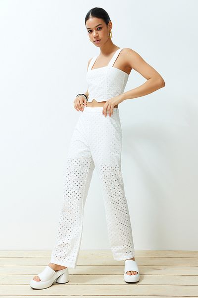 Trendyol Collection Ecru tkané kalhoty rovného střihu TWOSS24PL00090