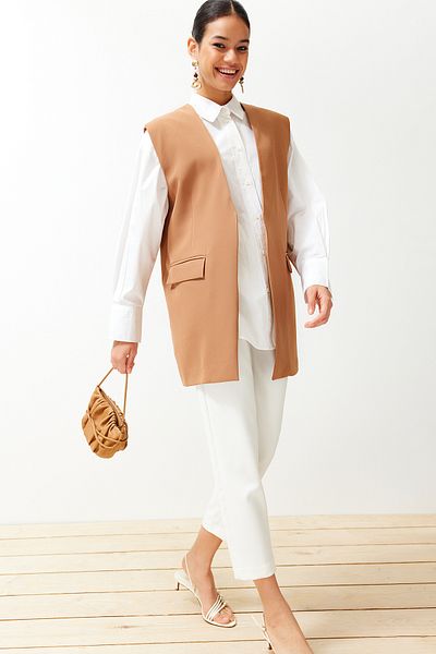 Trendyol Modest Mink V-Neck Woven Vest with Pockets TCTSS24YL00001