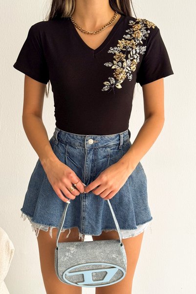 Chiccy Tricou negru cu mânecă scurtă, cu decolteu în V, cu aplicație de paiete, tricotat, cu croiala normală