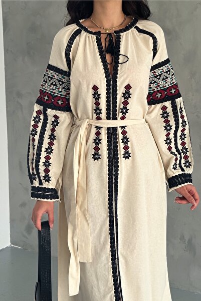 FEMELLE Dámské béžové vyšívané šaty s páskem v pase