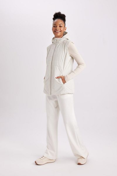 DeFacto Winddichte Slim-Fit-Sportweste mit Kapuze – Fit wasserabweisend, aufblasbar, B2070ax24sp