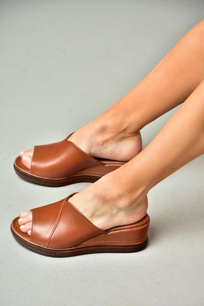 Fox Shoes S674306809 Tan Wedge Sole Women's Slippers