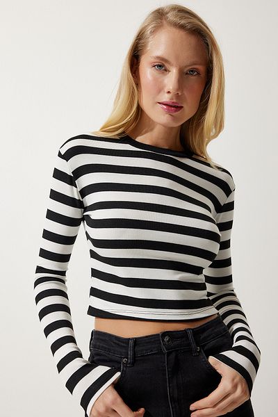 Happiness İstanbul Schwarze und weiße gestreifte kurze Strickbluse für Damen mit abnehmbarer Halskette AN00177