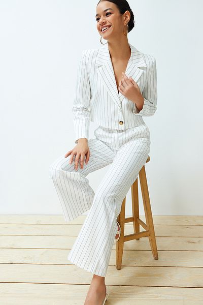 Trendyol Collection Ecru Regular Crop csíkos szőtt blézerkabát TWOSS23BC00029