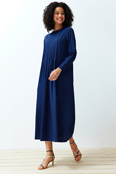 Trendyol Modest Detailní pohodlné tkané šaty v námořnické modré barvě TCTSS24EB00128