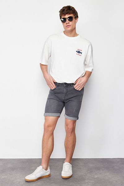 Trendyol Collection Graue Slim Fit Shorts und Bermuda mit Rechendetail - TMNSS21SR0727