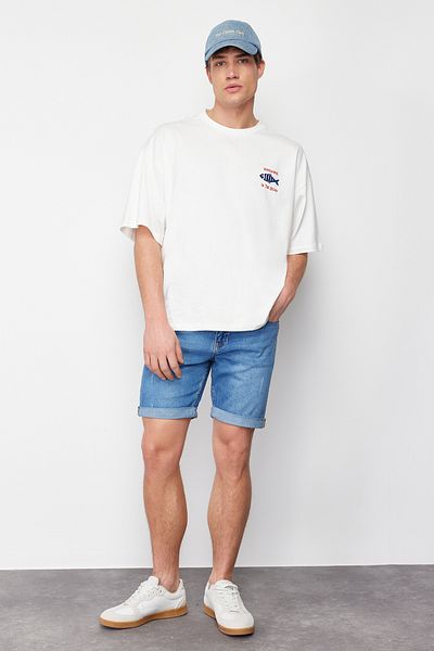 Trendyol Collection Blaue Slim Fit-Jeansshorts mit Rake-Detail - TMNSS21SR0727