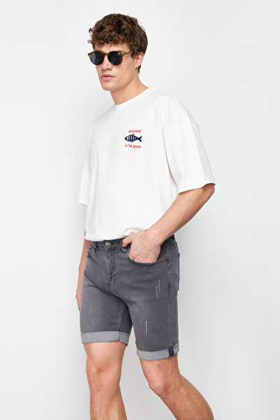 Trendyol Collection Šedé džínové šortky Slim Fit s hráběmi Destroyed - TMNSS21SR0727