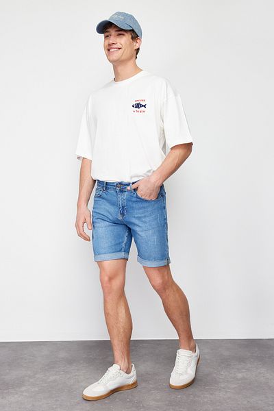 Trendyol Collection Blaue Slim Fit-Jeansshorts mit Rake-Detail - TMNSS21SR0727