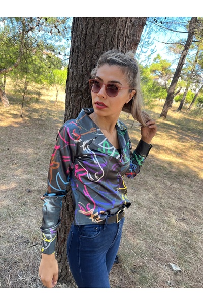Elif Yaltıraklı At Desenli Saten Dar Kalıp Gömlek
