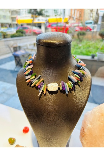 Luna قلادة من الحجر الطبيعي المختلط مع تفاصيل اللؤلؤ