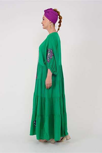 Hazinedan Kadın Bohem Uzun Nakışlı Salaş Otantik Yeşil Elbise