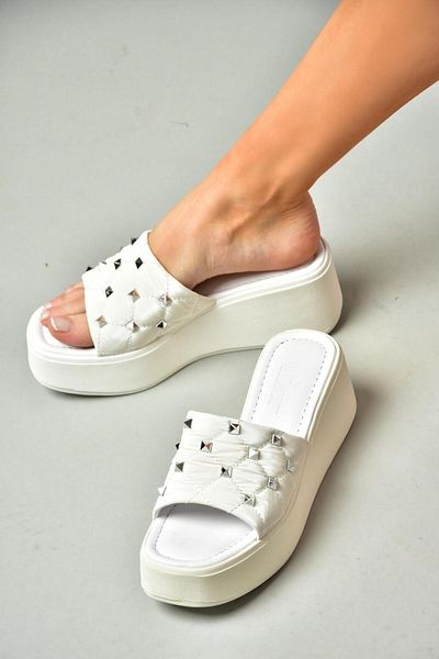Fox Shoes S590750204 Λεπτομερείς γυναικείες παντόφλες από λευκό ύφασμα