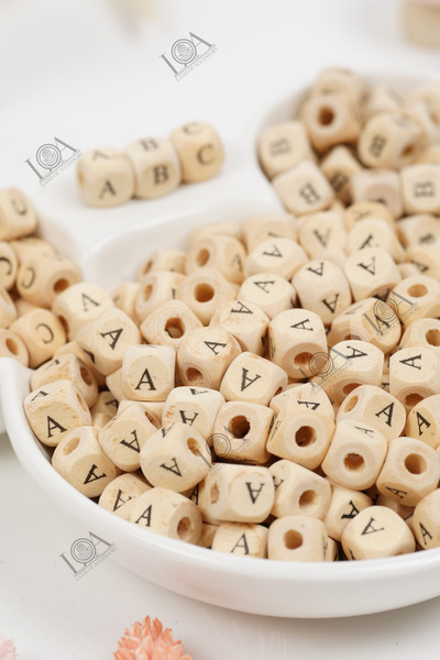 LANDOFACCESSORY - 10 Mm Ahşap Küp V Harfi, Ahşap Küp Harf Boncuk - (20 ADET)
