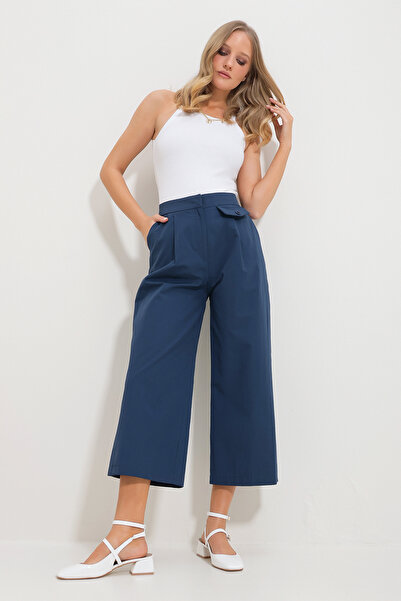 Trend Alaçatı Stili Women's Navy Blue Double Pocket Pleated Pocket Flap Zippered Wide Leg Trousers Alc-X11692