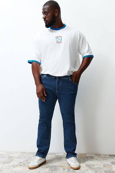 Trendyol Collection Marineblaue Stretch-Jeans in Slim Fit in Übergröße – TMNSS24CJ00000