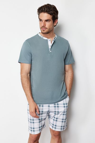 Trendyol Collection Grün kariertes Pyjama-Set aus 100 % Baumwolle mit normaler Passform und Shorts THMSS21PT0326