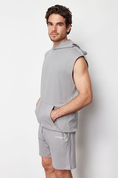 Trendyol Collection Oversize, szürke kapucnis sportoló pulóver - zsebes, ujjatlan TMNSS24AL00001