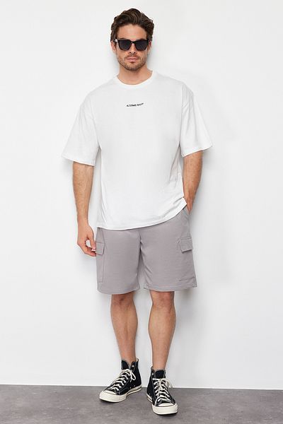 Trendyol Collection Graue Oversize-Shorts mit versteckter Kordel und Gummibund - Cargotasche, Etikett TMNSS24SR00018