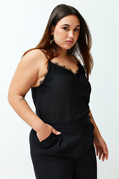 Trendyol Curve Μαύρη μπλούζα με δαντέλα με υφαντό μέγεθος TBBSS24AF00070