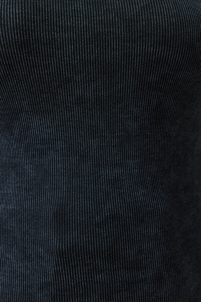 Trendyol Curve T-shirt z elastycznej bawełny ze sznurkiem — antracytowy, z efektem bladego koloru, podstawowy — TBBSS24AF00030