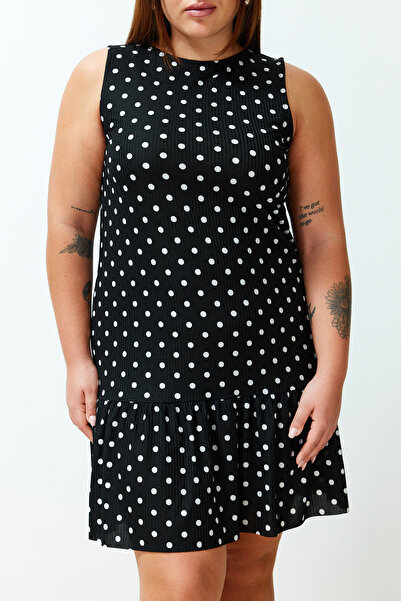 Trendyol Curve Ελαστικό πλεκτό - Flouncing Zero Sleeve Μαύρο Μίνι Φόρεμα Plus Size TBBSS24AH00131