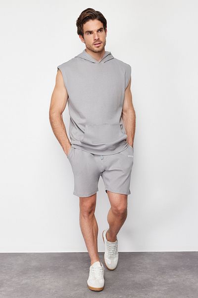 Trendyol Collection Szürke nyomtatott varrás, részletes rövidnadrág - normál szabású TMNSS24SR00023