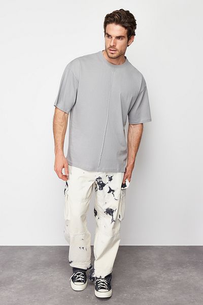 Trendyol Collection Šedé oversize šicí tričko ze 100% bavlny z pevné látky TMNSS24TS00153