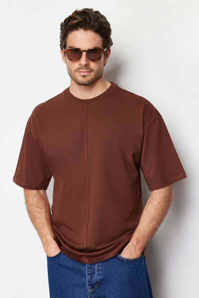 Trendyol Collection Hnědé oversize šicí tričko ze 100% bavlny z pevné látky TMNSS24TS00153