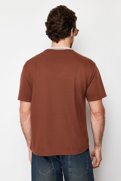 Trendyol Collection Περιορισμένης έκδοσης Καφέ υπερμεγέθη/φαρδιά πλεκτά μπλουζάκια πικέ με υφή TMNSS23TS00079