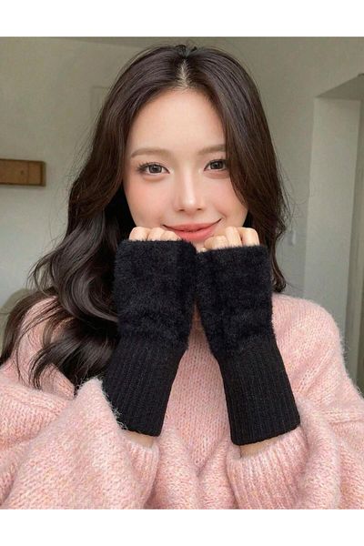 Axesoire 16027 Model Black Plush Gloves