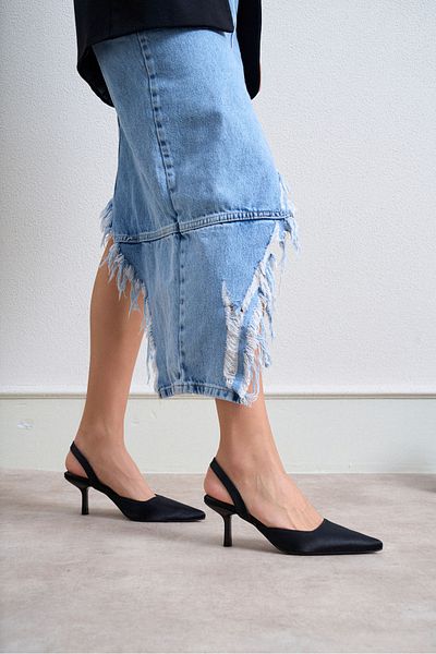 NİŞANTAŞI SHOES Love čierne saténové dámske topánky na podpätku s detailom zadného členku
