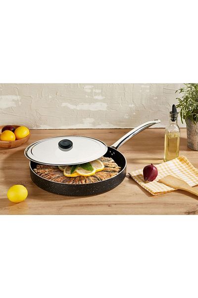 COOKCASE Metal Handle Pastry And Fish Pan With Lid - 30 Cm