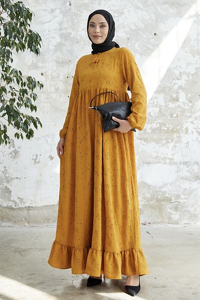 InStyle Hímzős ruha bojtárgallérral - mustár