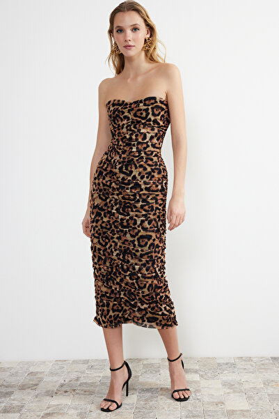 Trendyol Collection Többszínű testhezálló leopárdmintás, drapírozott tüll stílusos estélyi ruha éjszakai ballagási ruha TPRSS24EL00058