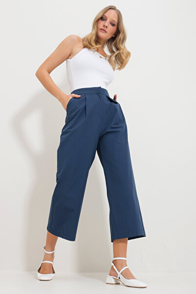 Trend Alaçatı Stili Women's Navy Blue Double Pocket Pleated Pocket Flap Zippered Wide Leg Trousers Alc-X11692
