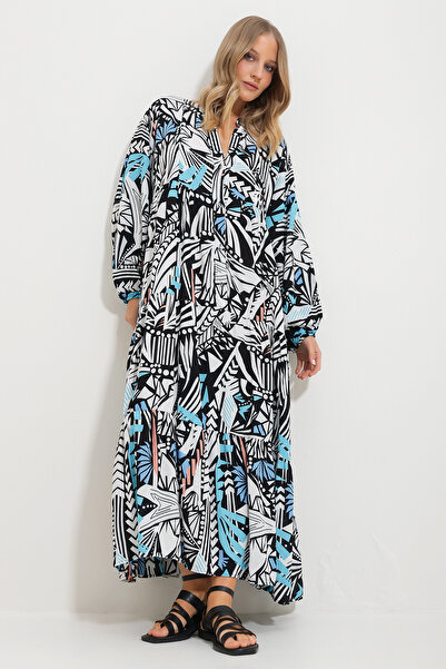 Trend Alaçatı Stili Dámské černo-bílé šátek s límcem se vzorem, šaty s maximální délkou Alc-X11593