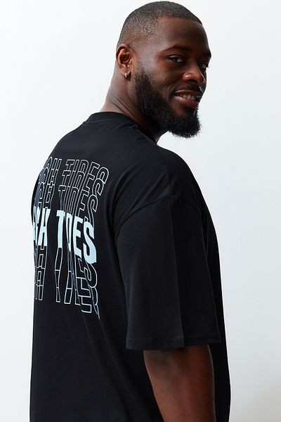 Trendyol Collection Μπλουζάκι μεγάλου μεγέθους Μαύρο Oversize/Wide Cut Άνετο εμπριμέ 100% βαμβάκι TMNSS24BF00054