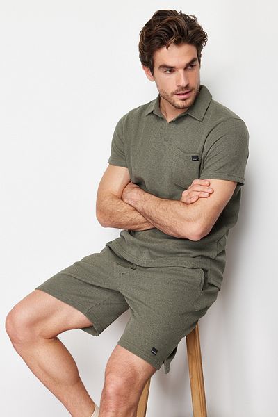 Trendyol Collection Trainingsanzug-Set aus Khakifarbenem Polo-T-Shirt und Shorts – Normale Passform TMNSS23EM00003