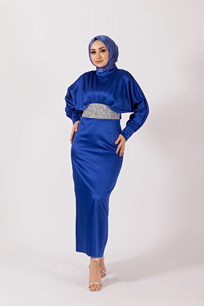 Stilife Βραδινό φόρεμα σατέν με λεπτομέρεια από πέτρα στη μέση μπλε κοβαλτίου