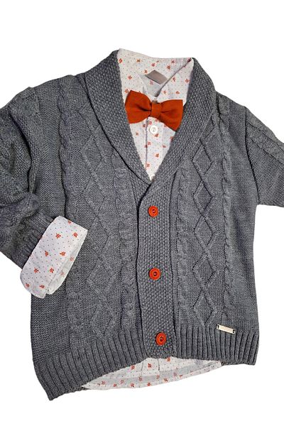 Bebüş Set 3 piese pentru băieți Çaren Kids - Cardigan din tricot cu guler șal, cămașă cu mânecă lungă cu imprimeu, papion și pantaloni