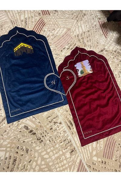 Evince Blue-red heart-shaped prayer fiber, 2 pieces with gray stripes, letter + name embroidered.